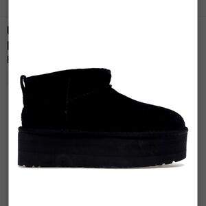 WOMENS ULTRA MINI PLATFORM UGG. SIZE 36. PRESTINE. SMOKE FREE HOME.